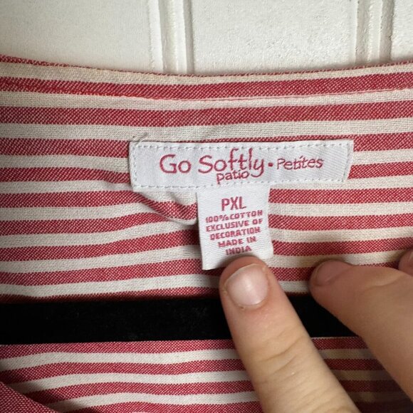 Go Softly Patio Red Embroidered Snap Front House Dress J24 - Picture 4 of 4